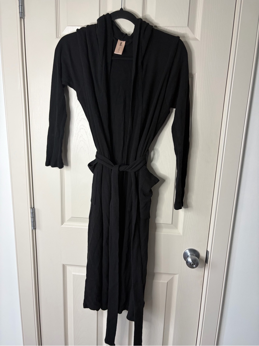 🦋 SMASH & TESS - Small Black Robe